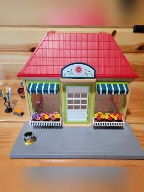 Playmobile My City Flower Shop Playset - EUC- Discontinued